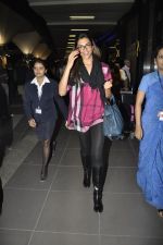 Deepika Padukone returns from Cocktail Shoot in Airport, Mumbai on 6th Jan 2012 (3).JPG